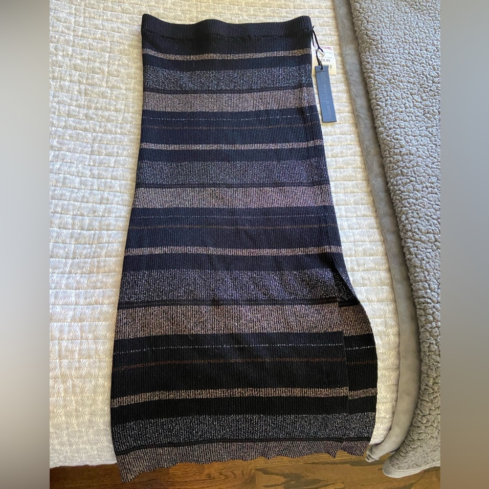 House of Harlow body con shimmery maxi skirt. Size S, tags still on.